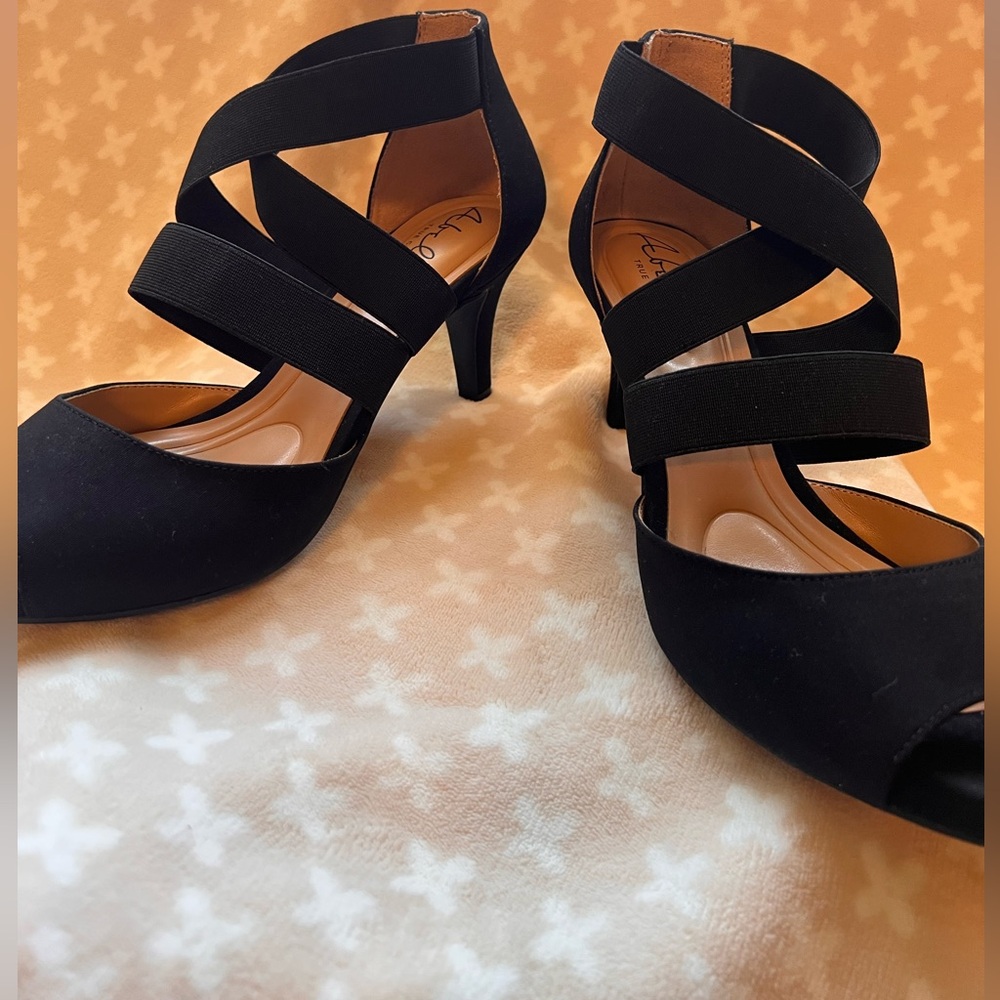 Womens Stretch Black Strap heels 8M